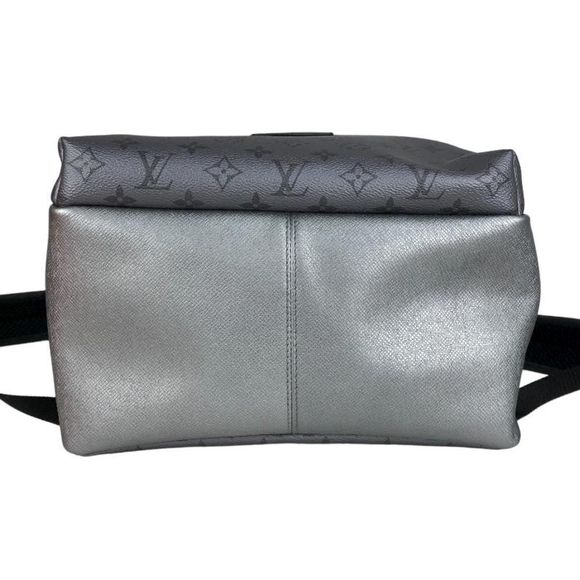 Louis Vuitton Discovery Backpack Daypack Monogram Taiga Silver PM Shoulder Bag - Picture 4 of 5